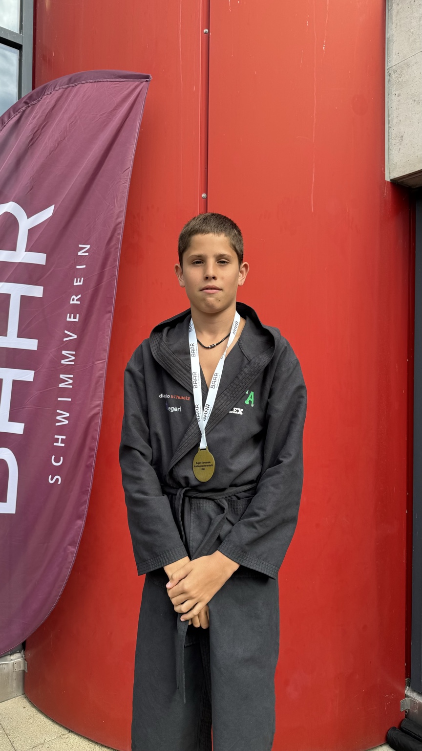 Alex mit seiner Medaille